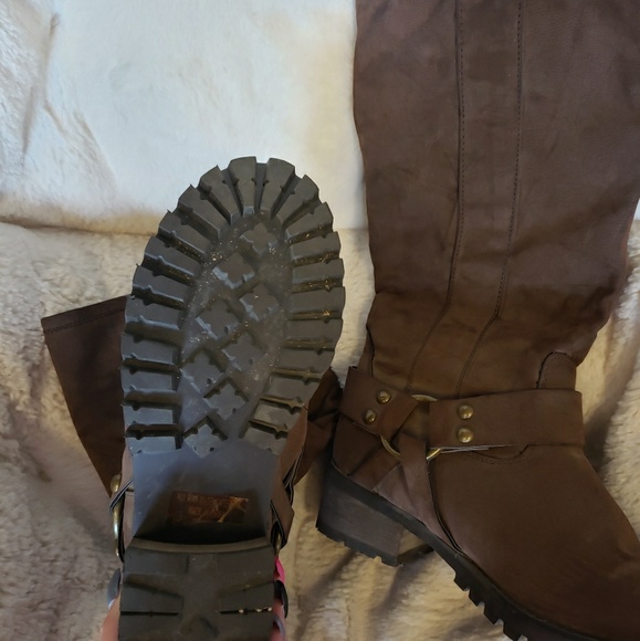 Brown high calf boots - Picture 3 of 3